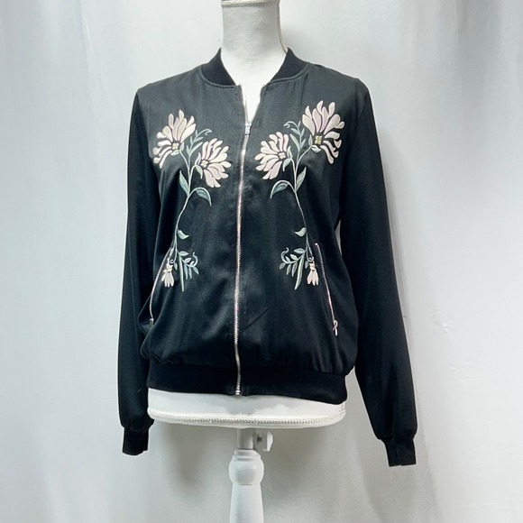 Honey Bella Jackets & Blazers - Honey‎ Bella Black Embroidered Floral Bomber Jacket Womens Size S